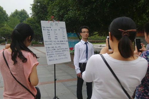 “Tuyển” người yêu trong trường đại học