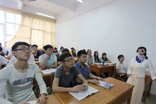 Robot làm giảng viên.
