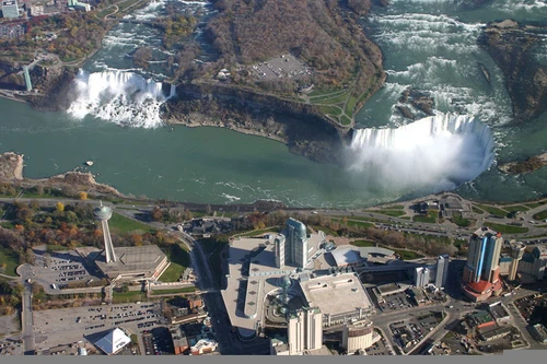 Đi bộ trên dây vượt thác Niagra 