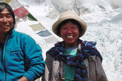 Cụ bà 73 tuổi chinh phục đỉnh Everest
