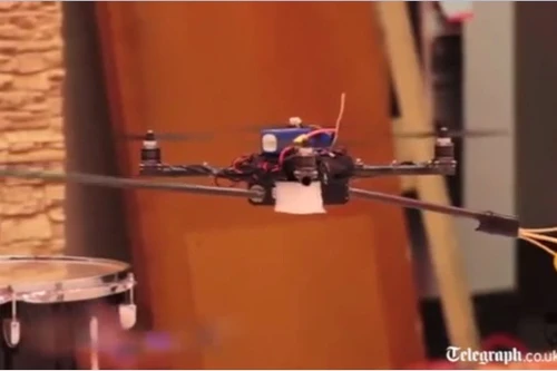 Dàn trực thăng biểu diễn nhạc phim “Điệp viên 007”