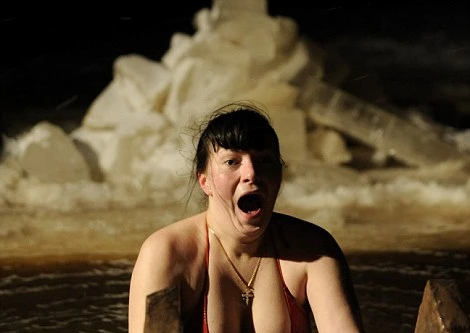 Hàng trăm người Nga thi nhau "chết cóng"