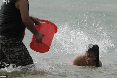 Hoảng hồn với cách huấn luyện vệ sĩ nữ ở Trung Quốc