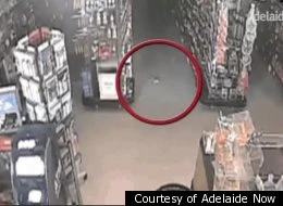 Nghi vấn "ma" trộm kẹo trong siêu thị