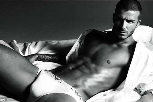 Beckham “sexy” khiến chị em... "nóng mắt"