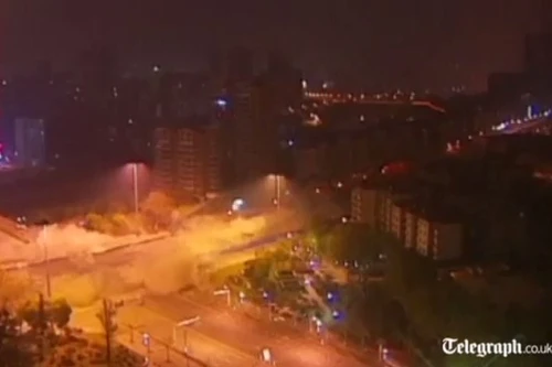 Xem cảnh đánh sập cầu vượt trong 6,9 giây