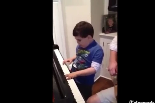 Cậu bé tự kỷ có tài năng âm nhạc thiên bẩm