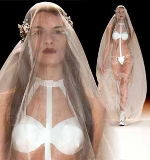 Choáng với kiểu váy cưới kết hợp bikini