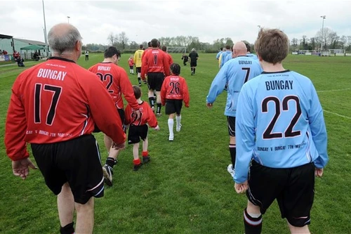 Kỳ lạ trận đấu của các cầu thủ và trọng tài chung một tên gọi