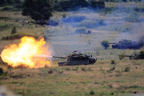 NATO tập trận bắn đạn thật quy mô lớn ở Romania