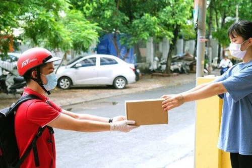 Xu thế hợp tác giữa vận chuyển hàng hóa với sàn thương mại điện tử quốc tế 