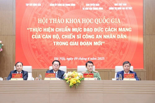 Chuẩn mực đạo đức cách mạng giúp hoàn thiện hơn nữa cán bộ chiến sỹ công an nhân dân trong giai đoạn mới