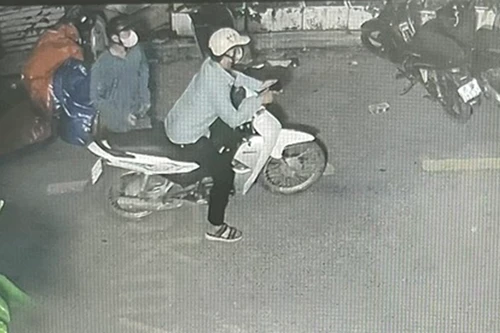 Truy tìm 2 đối tượng trộm cắp xe máy tại phường Xuân Phương