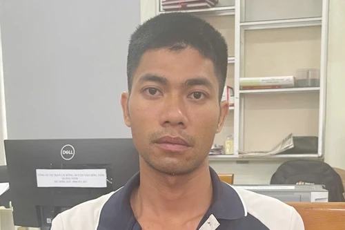 Bắt khẩn cấp đối tượng dụ dỗ bé gái 13 tuổi cung cấp hình ảnh nhạy cảm