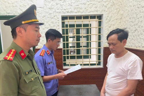 Phóng viên Tạp chí Thương hiệu và Sản phẩm bị bắt vì sử dụng giấy tờ giả