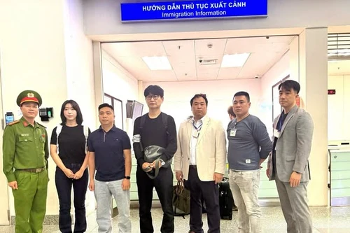 Bàn giao đối tượng truy nã quốc tế cho Cảnh sát Hàn Quốc