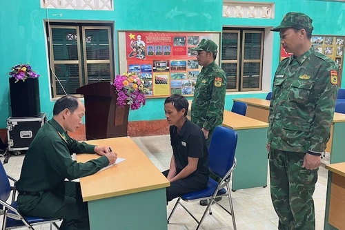 Đưa người đi nhờ xe qua thẳng biên giới để… bán