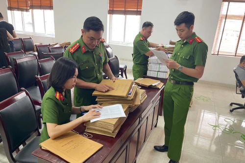 Khẩn trương hoàn thành việc bàn giao hồ sơ tàng thư căn cước, cư trú về Công an cấp xã