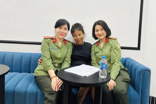 Thân thiện, chuyên nghiệp trong phục vụ nhân dân