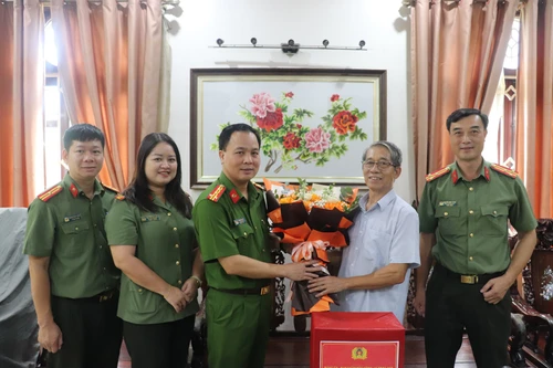 Thăm, tri ân những người lãnh đạo tiền nhiệm trong lực lượng Công an Hà Nội