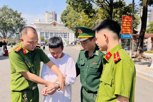  Bắt đối tượng truy nã về tội mua bán người