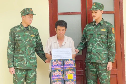 Liên tiếp bắt giữ nhiều vụ vận chuyển pháo nổ qua biên giới 