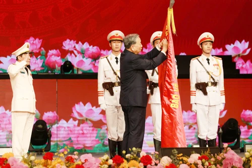 Lực lượng Công an nhân dân vinh dự đón nhận Huân chương Sao Vàng lần thứ 5