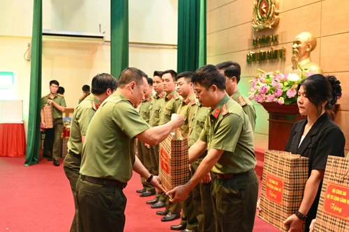 Phát động quyên góp ủng hộ nhân dân bị thiệt hại do bão lũ