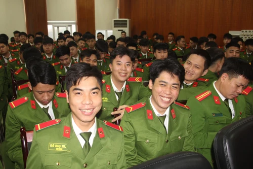 Luôn tu dưỡng, rèn luyện, xứng đáng là người chiến sỹ Công an nhân dân