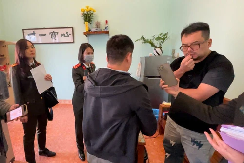 Khởi tố nhóm đối tượng làm việc tại phòng khám Bách Giai do sản xuất thuốc giả