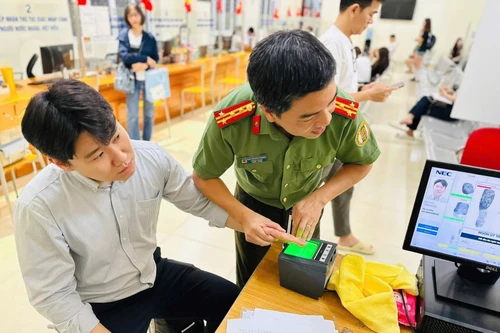 Cấp định danh điện tử mức 2 cho người nước ngoài tại Hà Nội