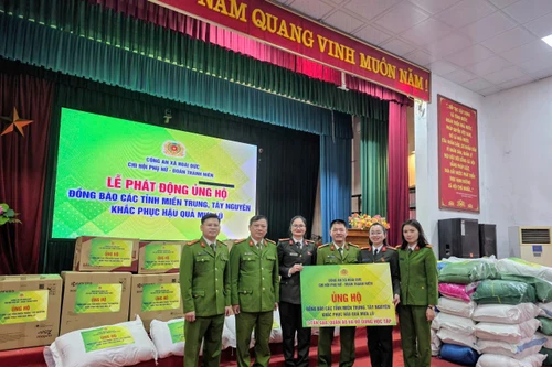 Nghĩa tình ấm áp gửi tới đồng bào miền Trung - Tây Nguyên bị ảnh hưởng do mưa lũ