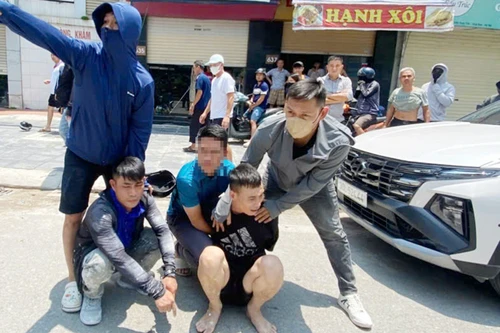 Khởi tố 2 bị can tàng trữ trái phép chất ma túy