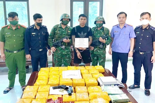 Gia cố hầm xe ô tô, cất giấu 45kg ma túy và vũ khí ‘nóng’