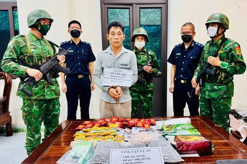 Kéo thuê chiếc va ly chứa 14kg ma túy từ Thái Lan qua Lào về Việt Nam