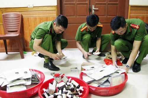 Bán thuốc giả, thu lợi bất chính hàng trăm triệu đồng/ tháng