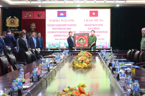 Trao đổi kinh nghiệm trong lĩnh vực quản lý hành chính, góp phần tăng cường mối quan hệ đoàn kết giữa Việt Nam - Camphuchia