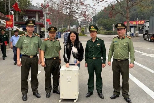 Người phụ nữ Trung Quốc có lệnh truy nã bị bắt tại Việt Nam