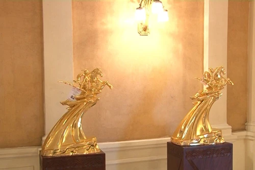 Trao tặng 60 bức tượng Thánh Gióng nhân kỷ niệm 60 năm Gải phóng Thủ đô