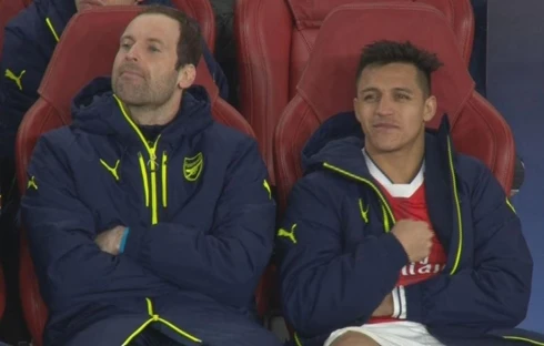 Giới hâm mộ Arsenal sốc với nụ cười bí hiểm của Sanchez