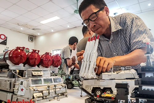 [ẢNH] Choáng ngợp những khí tài quân sự do người đam mê mô hình ở Hà Nội lắp ráp, chế tạo