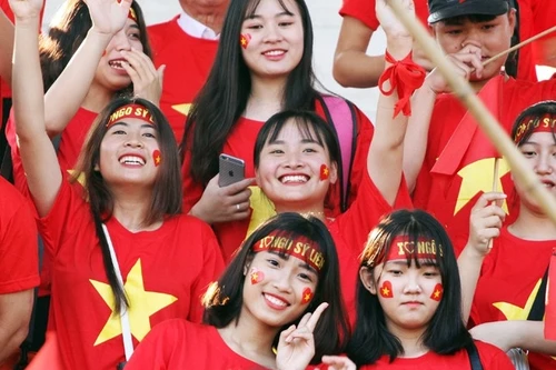 [ẢNH] Cổ động viên - tài sản vô giá của giải bóng đá học sinh THPT Hà Nội