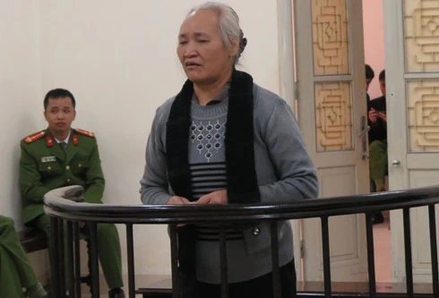 Giảm án cho người đàn bà lôi kéo, xúi giục học sinh nghỉ học