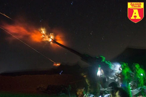 Mỹ bất ngờ đưa lựu pháo mạnh nhất hành tinh tới Syria, dội bão lửa xuống IS