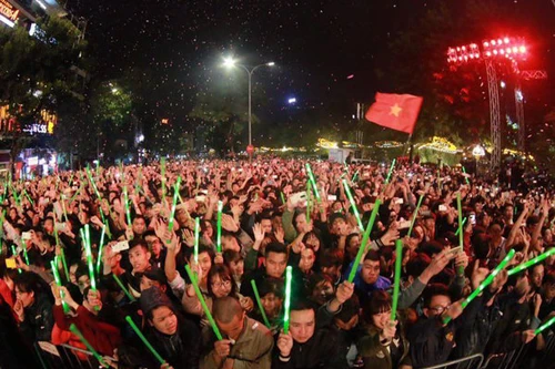 Không khí hân hoan chào đón năm mới 2016 trên khắp mọi miền Tổ quốc