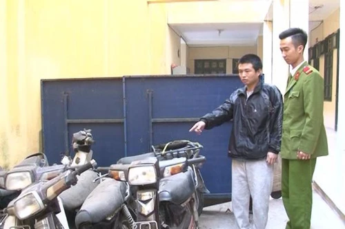 Vừa ra tù, lại rình mò trộm cắp