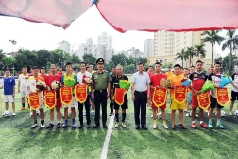 Khai mạc giải bóng đá Đoàn Thanh niên Công an quận Đống Đa