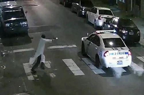 Tay súng đạo Hồi phục kích, nã đạn vào một cảnh sát Mỹ