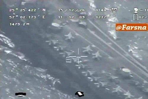 UAV Iran bay trên đầu, chụp toàn cảnh tàu sân bay Mỹ tại Vịnh Persian