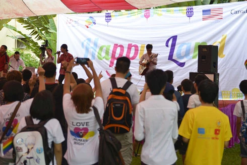 Khi người chuyển giới bị kỳ thị ở công sở